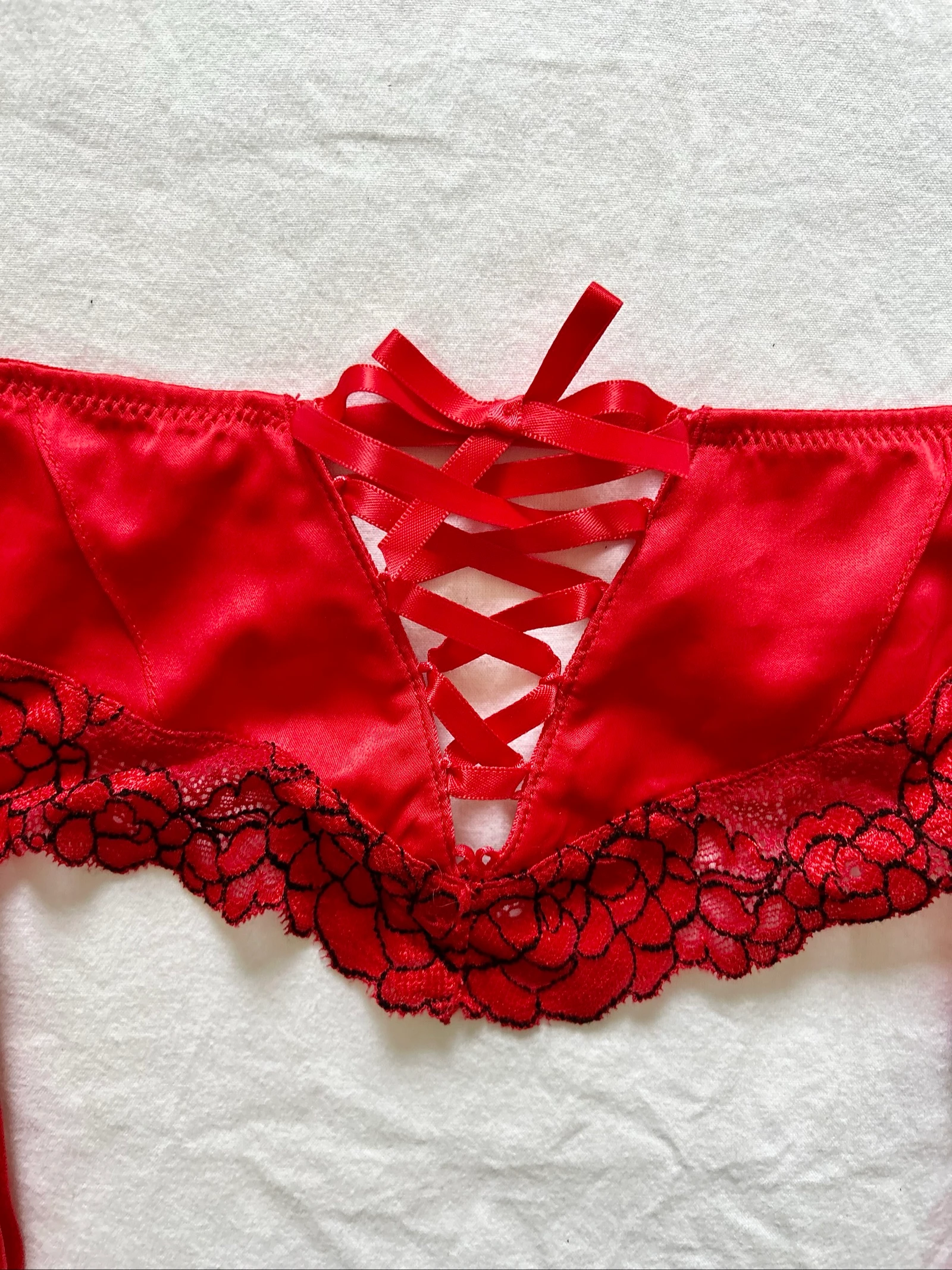 Sutiã vermelho de renda Tamanho 90B + porta-cintas vermelho Tamanho 38/40 poliéster – photo 17